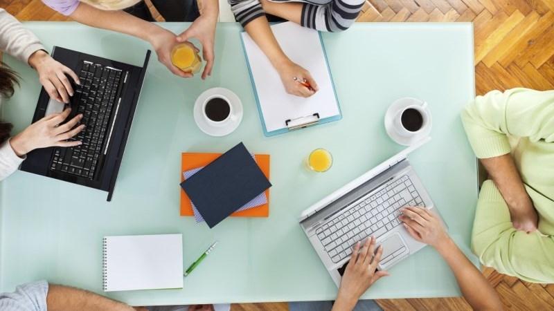 Startups_collaboration_meeting_business_thumb800